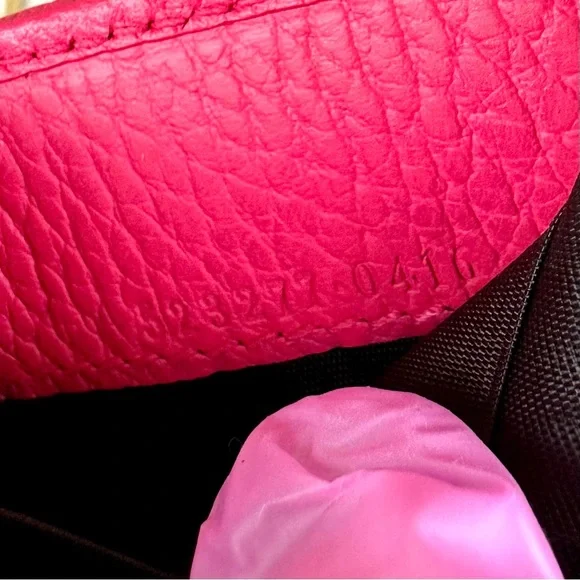 Gucci hot pink compact wallet with card holder and coin section - Picture 9 of 15
